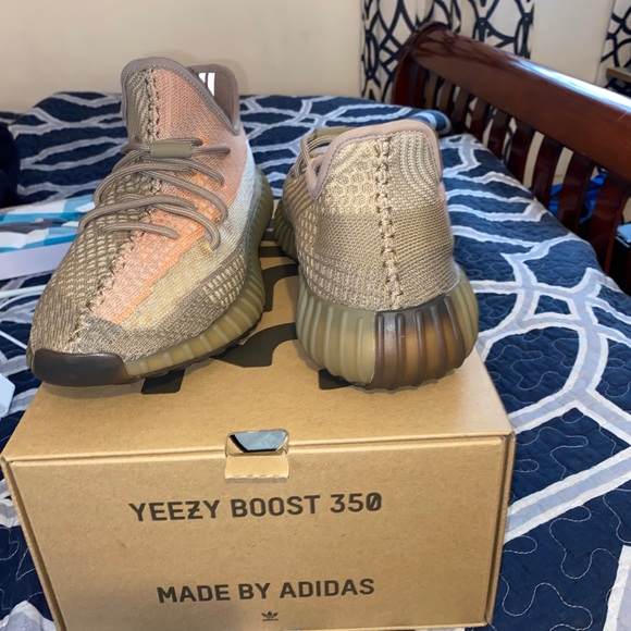 Yeezy V2 - Picture 2 of 7